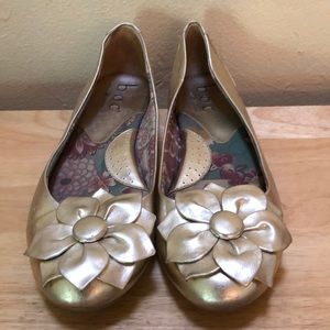 Born gold flat flower 8